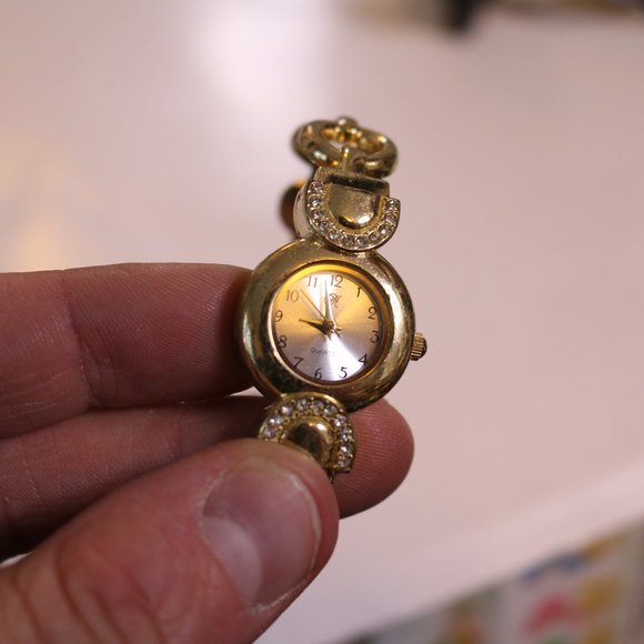 Woman caseback wirstwatch stainless steel golden tone - Picture 4 of 10